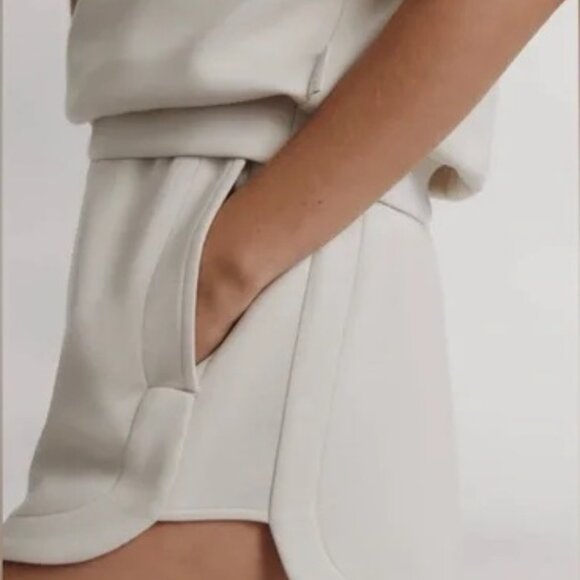 Varley Keely High-Rise Short 4" - Picture 2 of 4